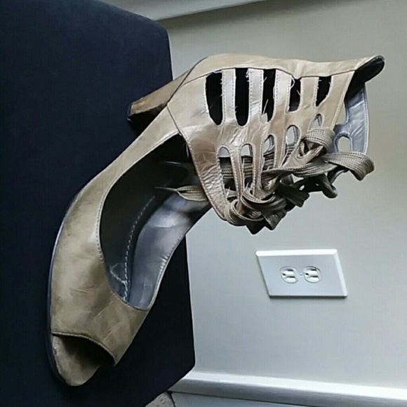 Shoes - Picture 1 of 2